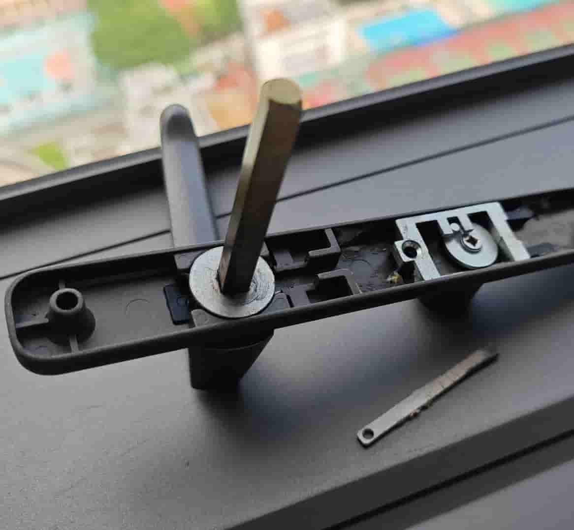 LOCKSMITH